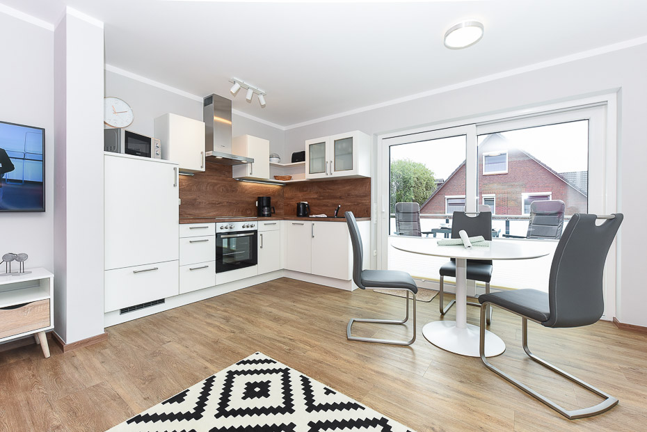 Ferienwohnung 18 - Wohnzimmer mit integriertem Küchenbereich