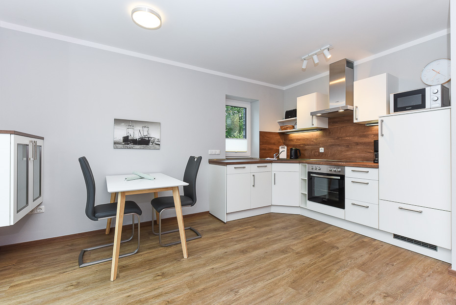 Ferienwohnung 19 - Wohnzimmer mit integriertem Küchenbereich