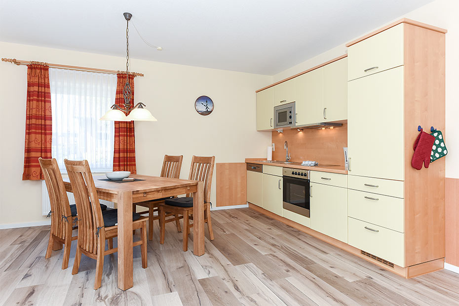 Ferienwohnung „Mole“ - Wohnzimmer mit integriertem Küchenbereich