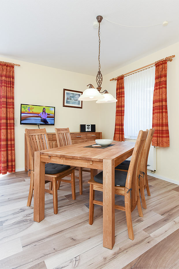 Ferienwohnung „Mole“ - Wohnzimmer mit integriertem Küchenbereich