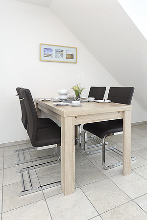 Ferienwohnung „Friesentraum“ - Wohn- und Esszimmer