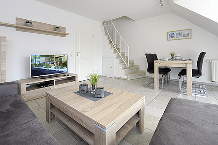 Ferienwohnung „Friesentraum“ - Wohn- und Esszimmer