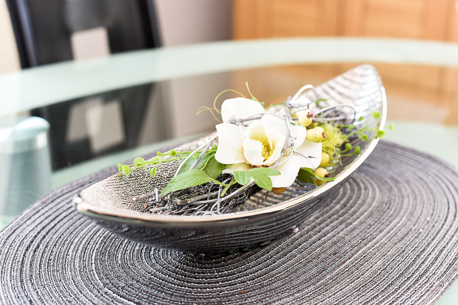 Ferienwohnung „Wattenblick“ - Wohnraum mit integrierter Küche und Essgruppe