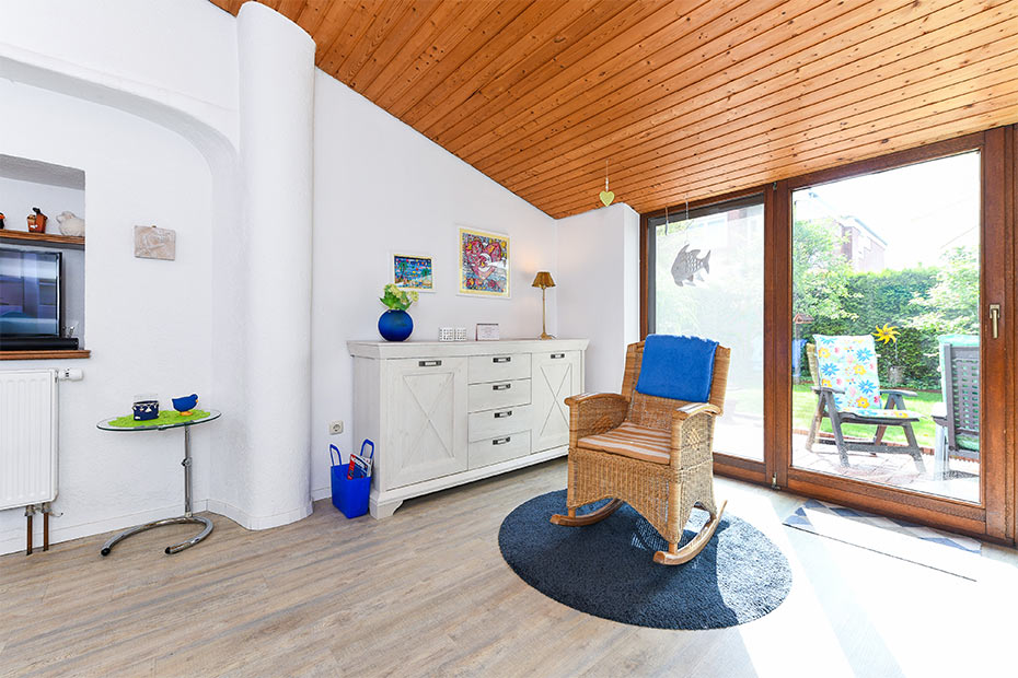 Ferienhaus „Nordseeschnecke“ - Wohnraum mit integrierter Küche