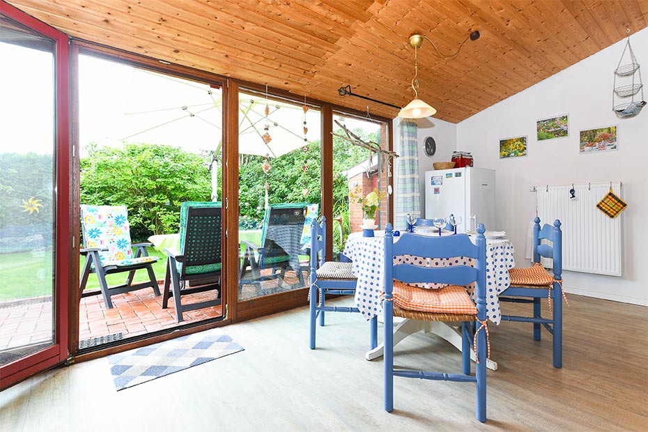 Ferienhaus „Nordseeschnecke“ - Wohnraum mit integrierter Küche