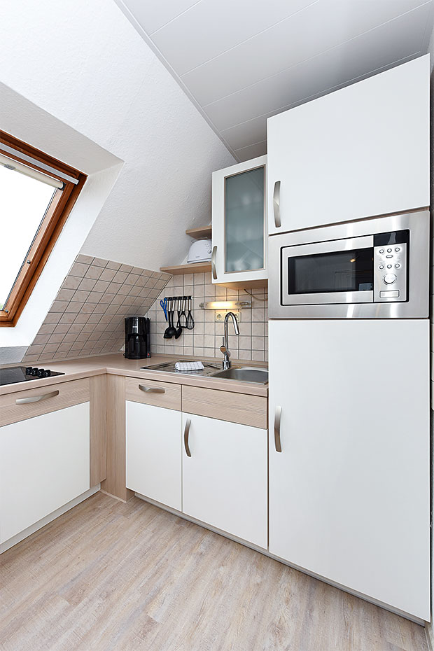 Ferienwohnung „Deichgraf“ - Wohnzimmer mit integriertem Küchenbereich