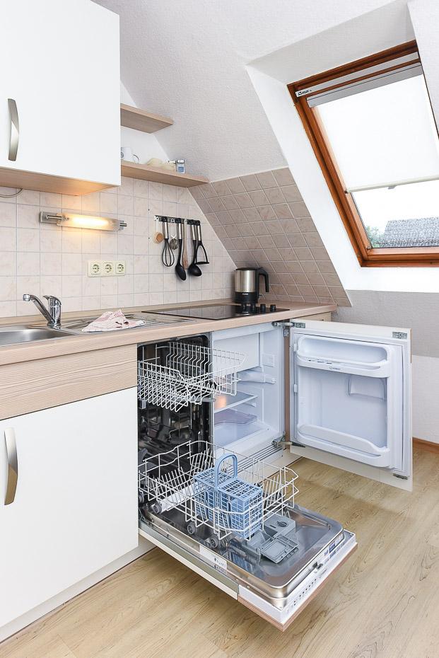 Ferienwohnung „Oberdeck“ - Wohnzimmer mit integriertem Küchenbereich