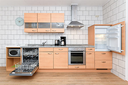 Ferienwohnung „Sonnensegel“ - Wohnzimmer mit integriertem Küchenbereich