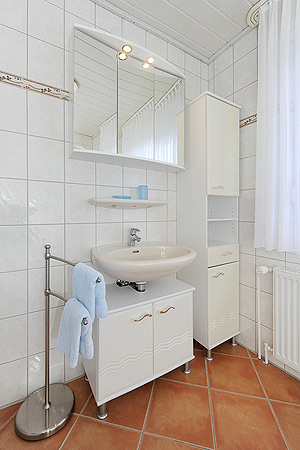 Ferienwohnung „Wellenreiter“ - Badezimmer
