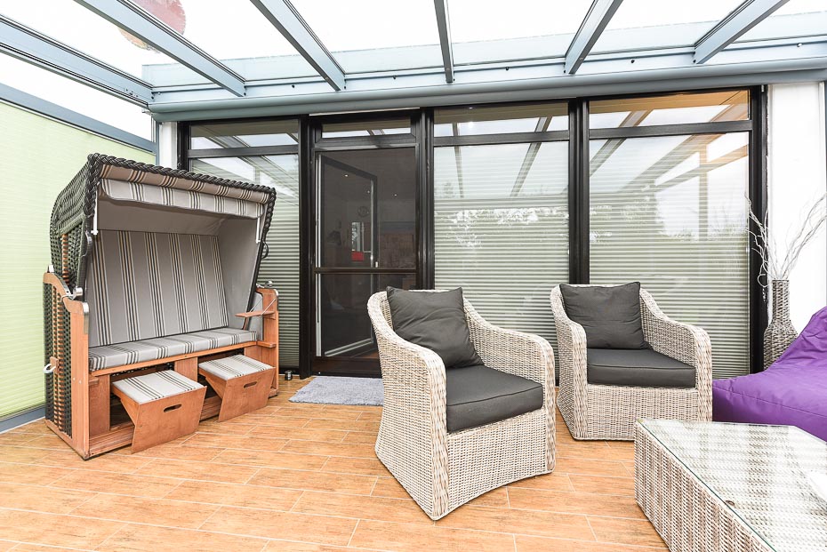 Ferienhaus 313 - Außenansicht mit Terrasse und Wintergarten