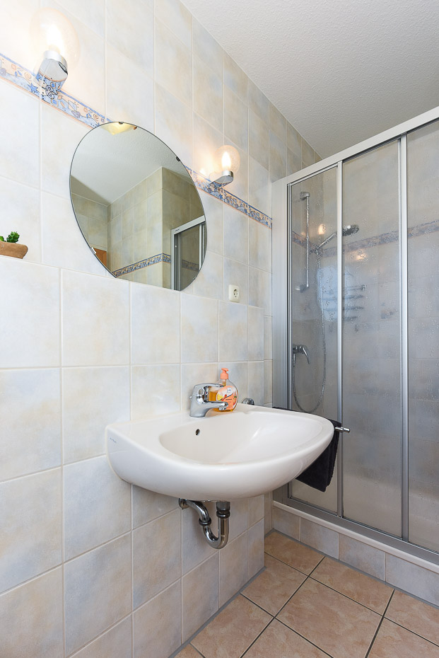 Ferienhaus „Pia“ - Badezimmer im Erdgeschoss