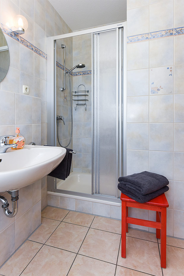 Ferienhaus „Pia“ - Badezimmer im Erdgeschoss