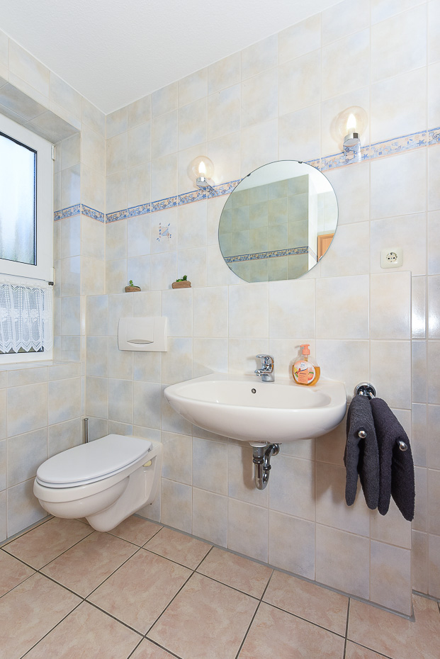 Ferienhaus „Pia“ - Badezimmer im Erdgeschoss