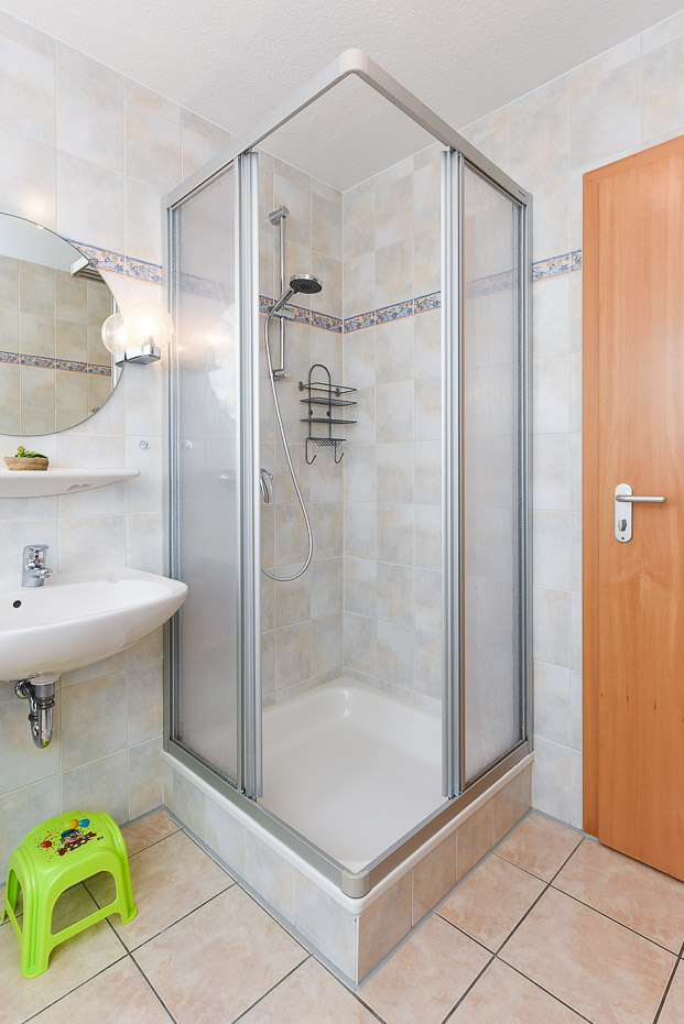 Ferienhaus „Pia“ - Badezimmer im Obergeschoss