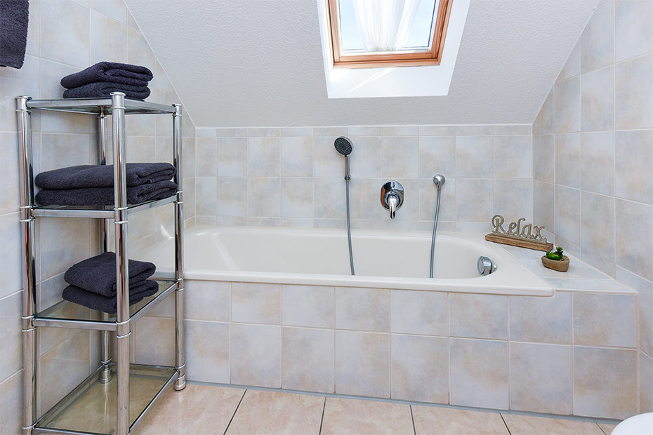 Ferienhaus „Pia“ - Badezimmer im Obergeschoss