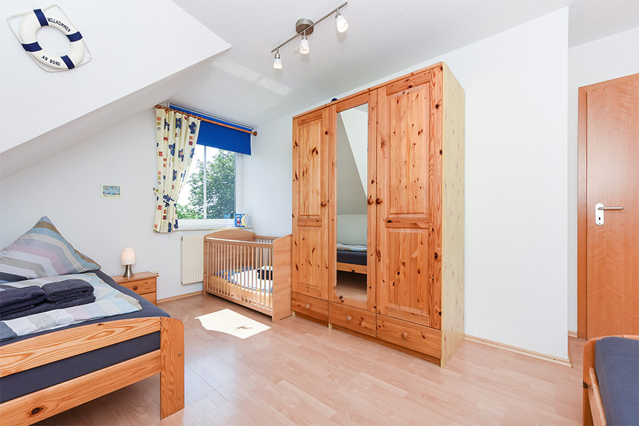 Ferienhaus „Pia“ - Schlafzimmer 2/Kinderzimmer