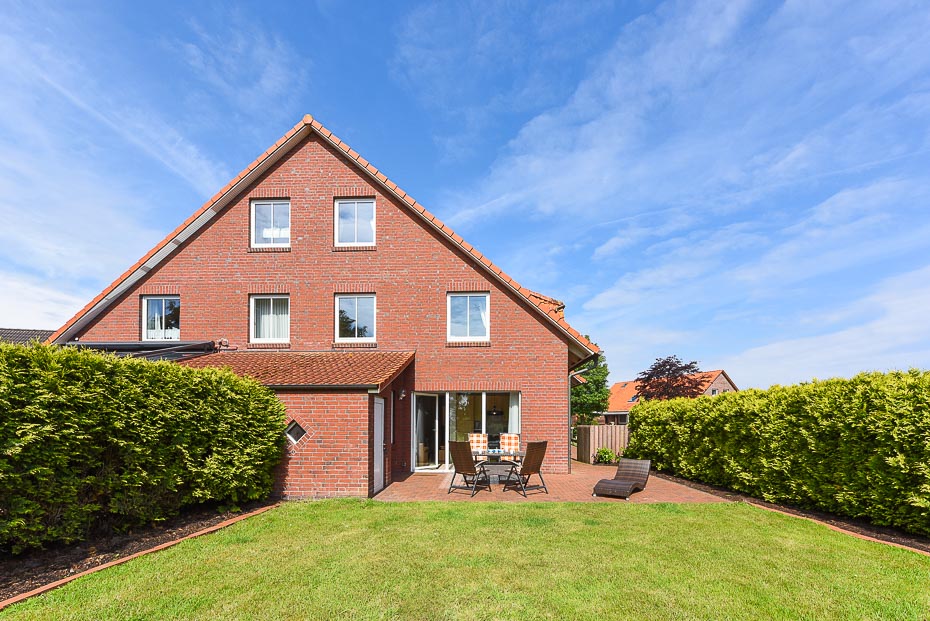 Ferienhaus „Pia“ - Außenansicht mit Terrasse