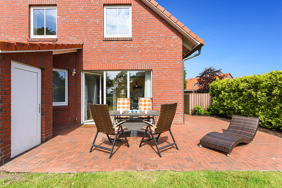 Ferienhaus „Pia“ - Außenansicht mit Terrasse