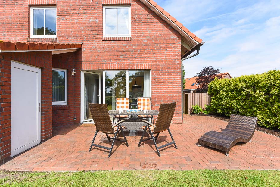 Ferienhaus „Pia“ - Außenansicht mit Terrasse