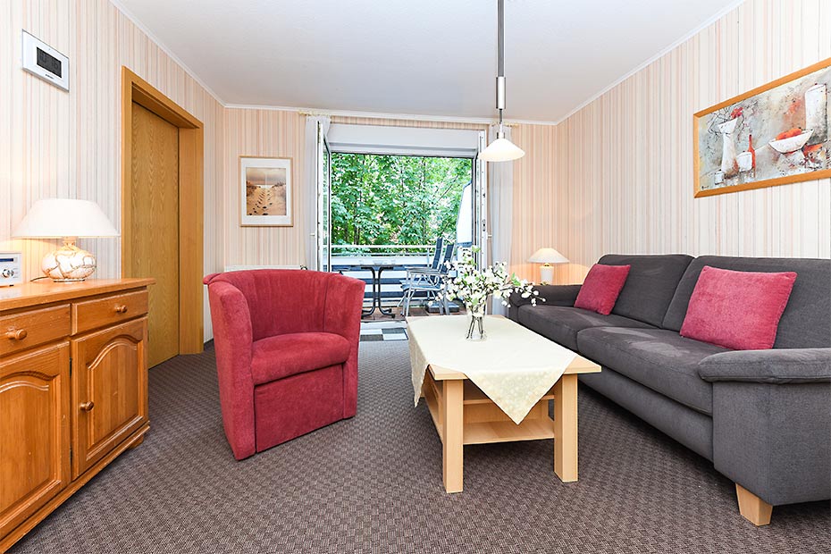 Ferienwohnung „Anne Bonny“ - Wohnzimmer mit integriertem Küchenbereich