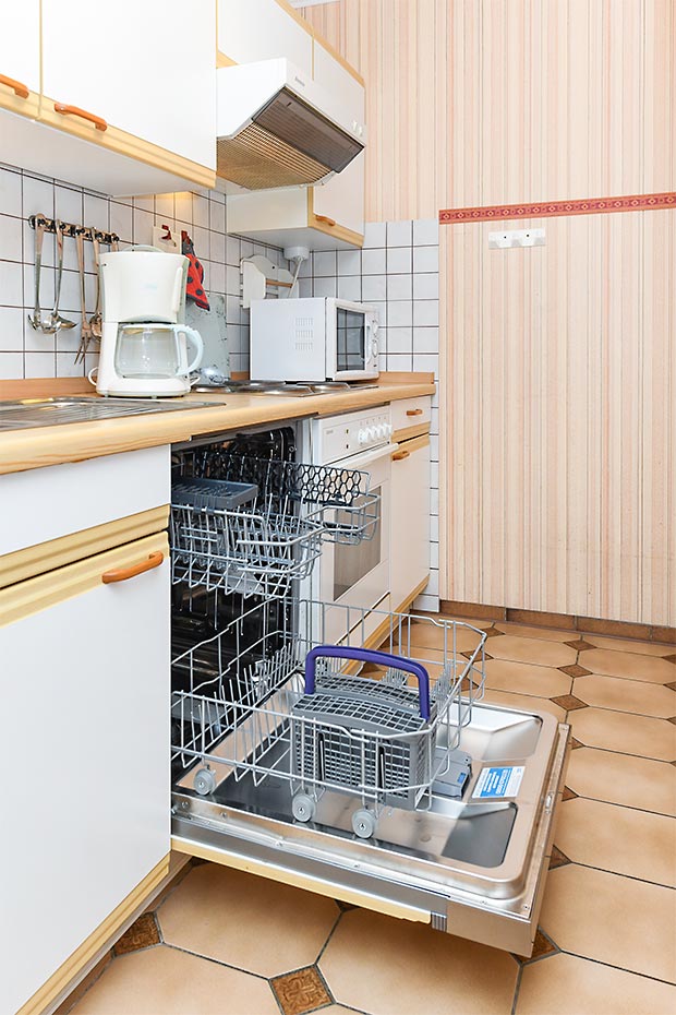 Ferienwohnung „Anne Bonny“ - Wohnzimmer mit integriertem Küchenbereich