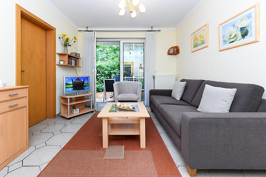 Ferienwohnung „Balthasar von Esens“ - Wohnraum mit integrierter Küche