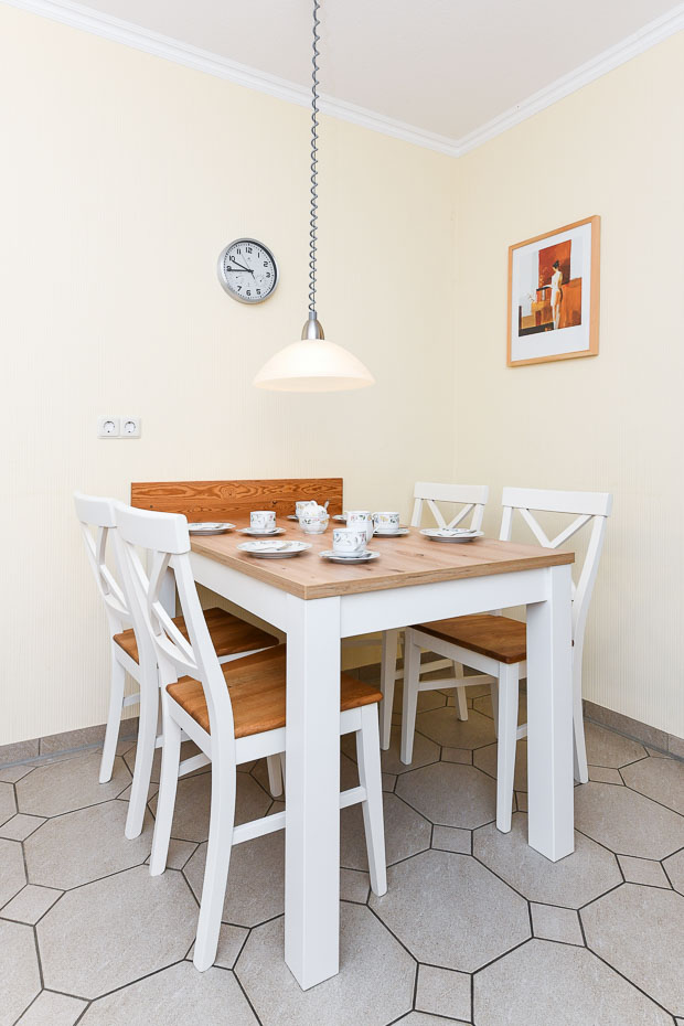 Ferienwohnung „Balthasar von Esens“ - Wohnraum mit integrierter Küche