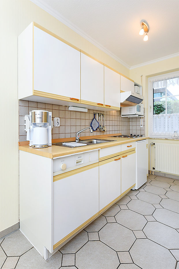 Ferienwohnung „Balthasar von Esens“ - Wohnraum mit integrierter Küche