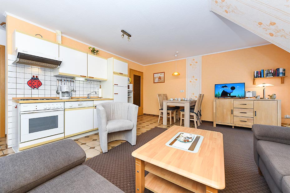 Ferienwohnung „Blackbeard“ - Wohnraum mit integrierter Küche