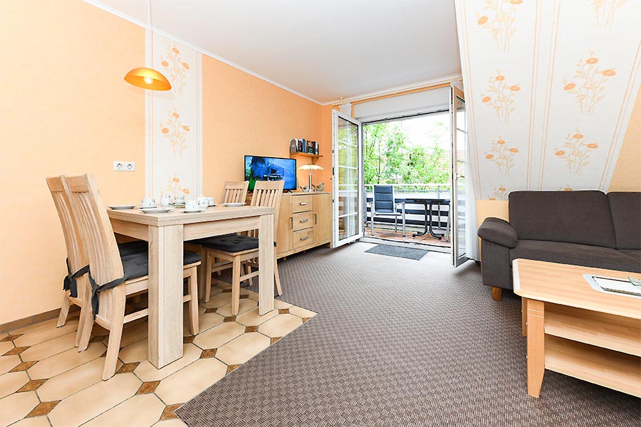 Ferienwohnung „Blackbeard“ - Wohnraum mit integrierter Küche