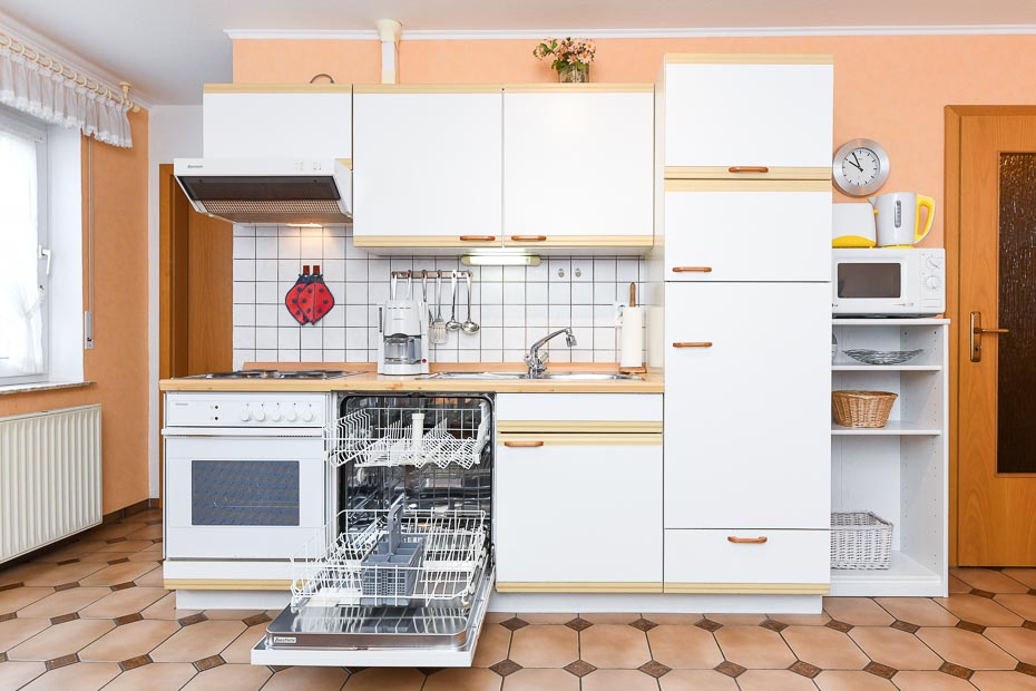 Ferienwohnung „Blackbeard“ - Wohnraum mit integrierter Küche