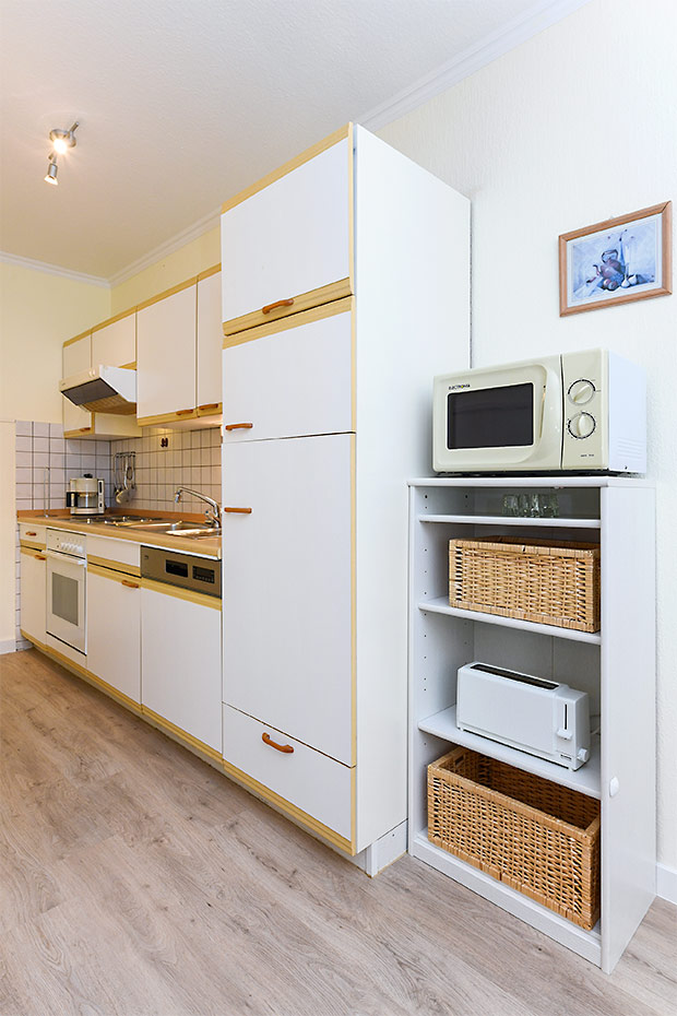 Ferienwohnung „Grace O'Malley“ - Wohnzimmer mit integriertem Küchenbereich