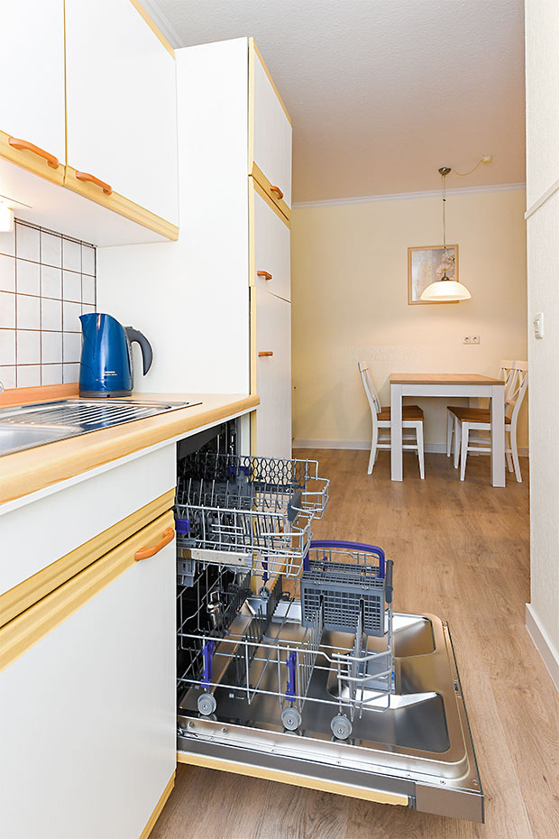 Ferienwohnung „Grace O'Malley“ - Wohnzimmer mit integriertem Küchenbereich