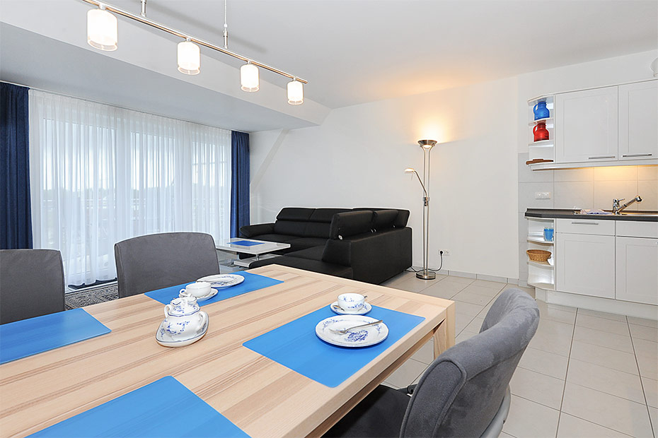 Ferienwohnung „Benser Nest“ - Wohnzimmer mit integriertem Küchenbereich