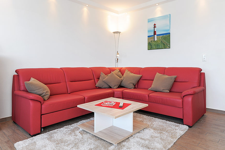 Ferienwohnung „Bullaugenkiek“ - Wohnzimmer mit integriertem Küchenbereich