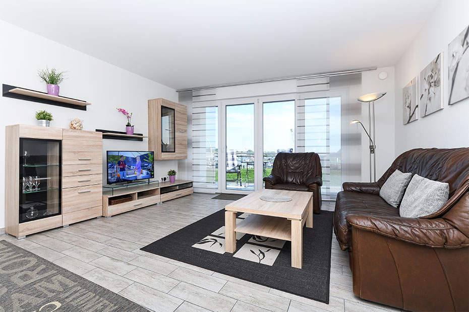 Ferienwohnung „Nordseekieker“ - Wohnzimmer mit integriertem Küchenbereich