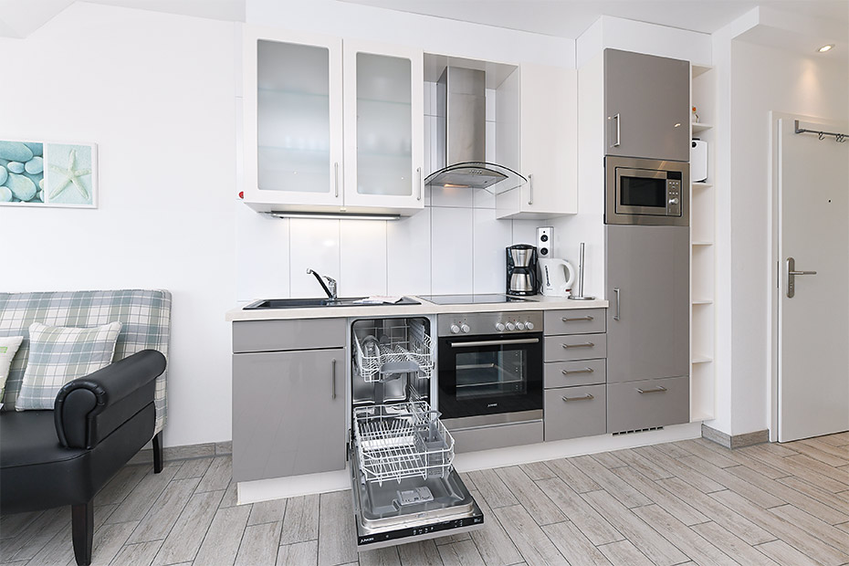 Ferienwohnung „Seebrise“ - Wohnzimmer mit integriertem Küchenbereich