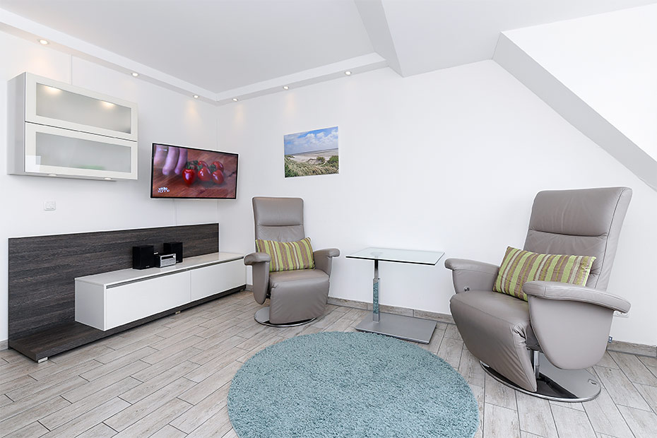 Ferienwohnung „Seebrise“ - Wohnzimmer mit integriertem Küchenbereich