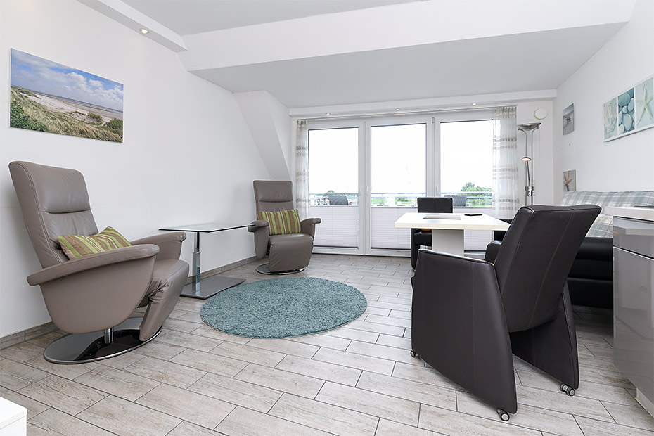 Ferienwohnung „Seebrise“ - Wohnzimmer mit integriertem Küchenbereich