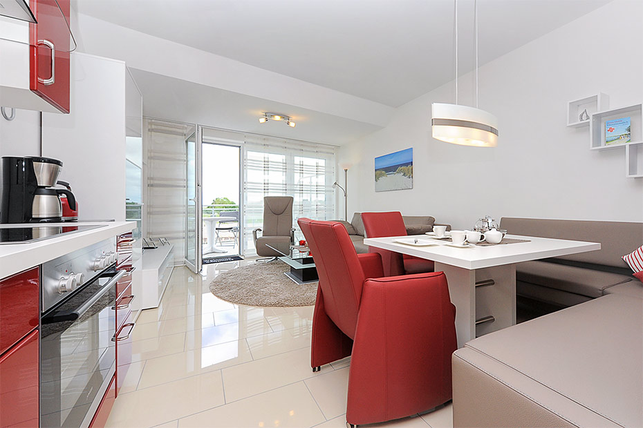 Ferienwohnung „Seedeich“ - Wohnzimmer mit integriertem Küchenbereich