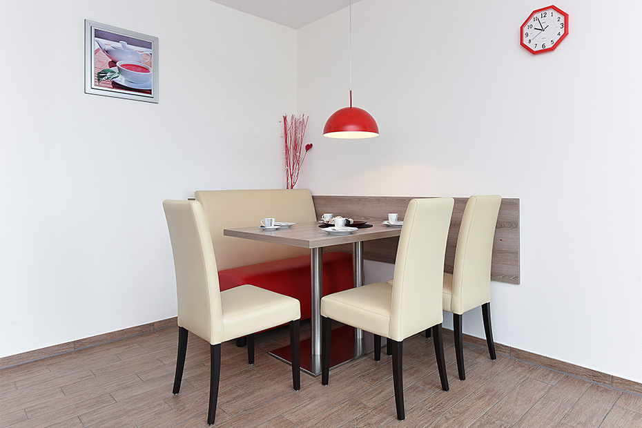 Ferienwohnung „Seewind“ - Wohnzimmer mit integriertem Küchenbereich