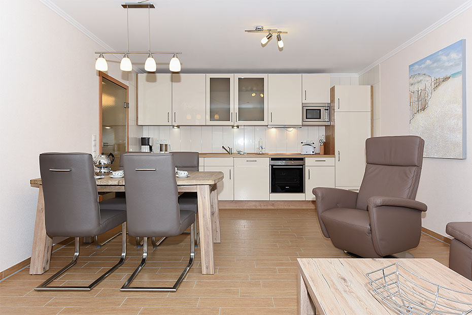 Ferienwohnung „Hessentor“ - Wohnzimmer mit integriertem Küchenbereich