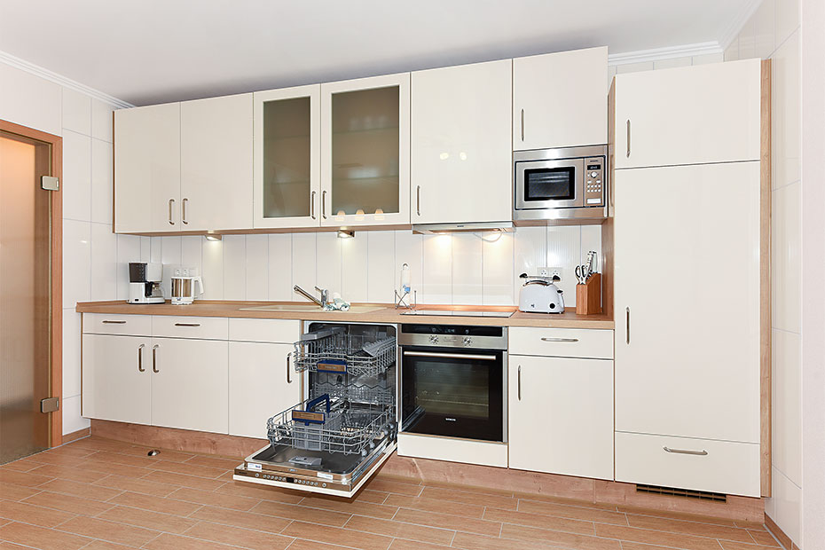 Ferienwohnung „Hessentor“ - Wohnzimmer mit integriertem Küchenbereich
