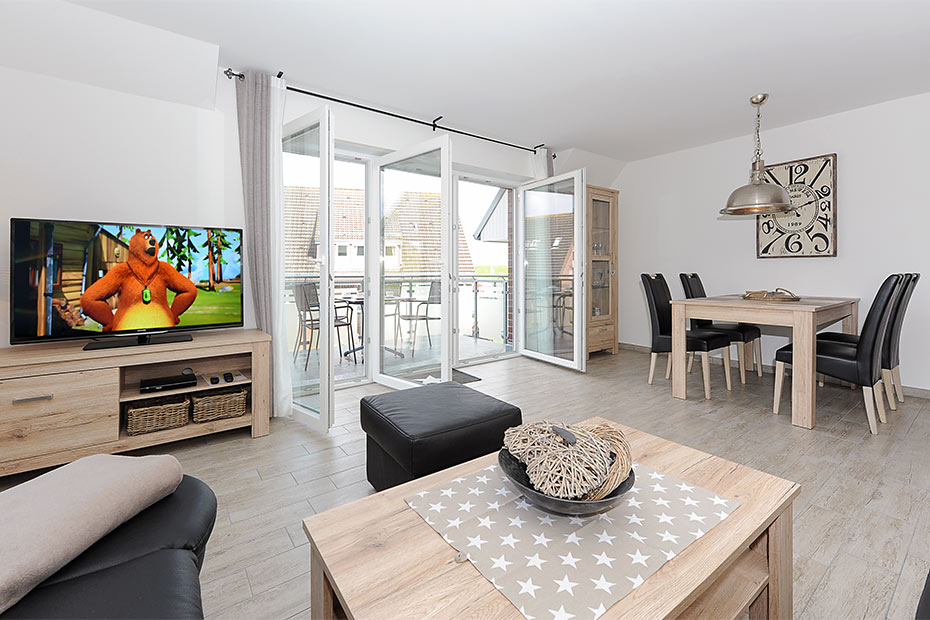 Ferienwohnung „Sansibar“ - Wohnzimmer mit integriertem Küchenbereich