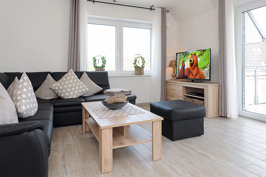 Ferienwohnung „Sansibar“ - Wohnzimmer mit integriertem Küchenbereich