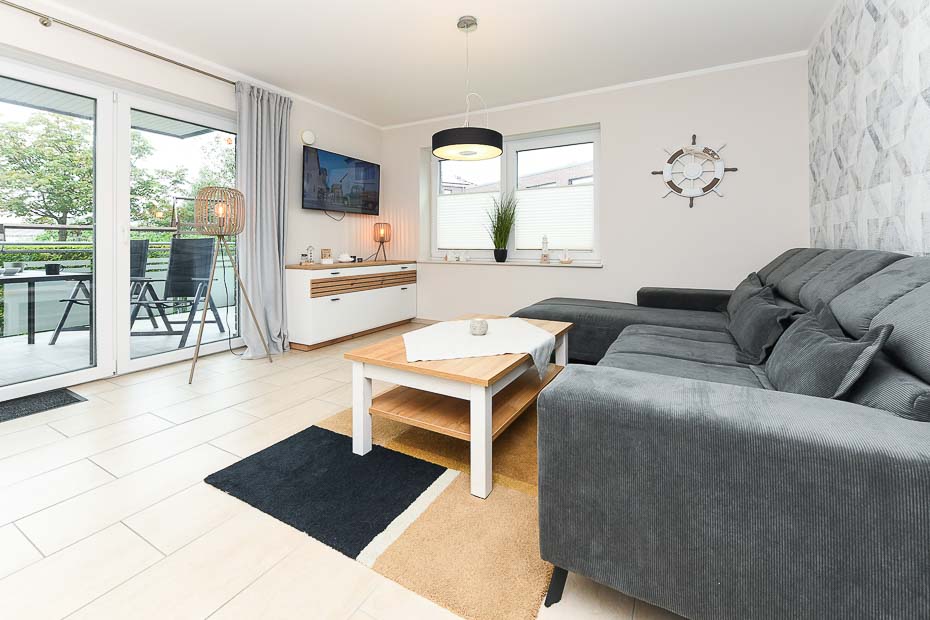 Ferienwohnung „Sommerwind“ - Wohnzimmer mit integriertem Küchenbereich