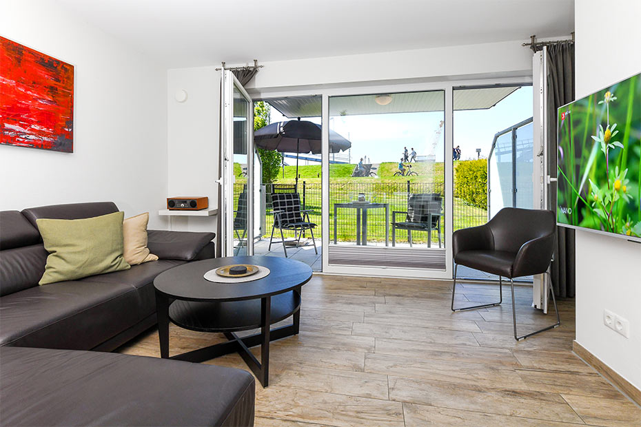 Ferienwohnung „Buhne 2“ - Wohnzimmer mit integriertem Küchenbereich