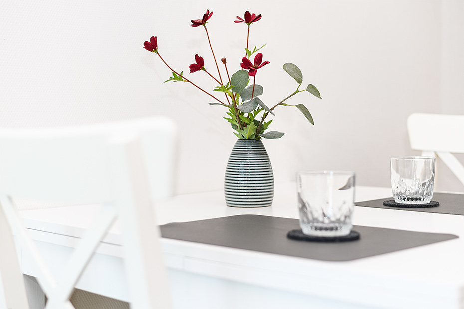 Ferienwohnung „Buhne 2“ - Wohnzimmer mit integriertem Küchenbereich