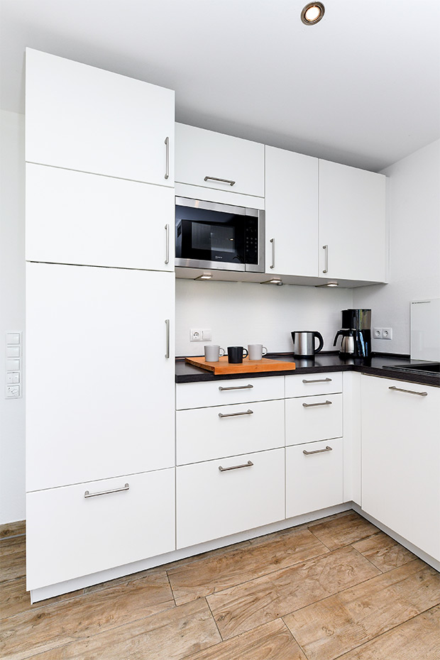 Ferienwohnung „Buhne 2“ - Wohnzimmer mit integriertem Küchenbereich