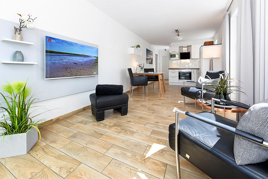 Ferienwohnung „Buhne 5“ - Wohnzimmer mit integriertem Küchenbereich